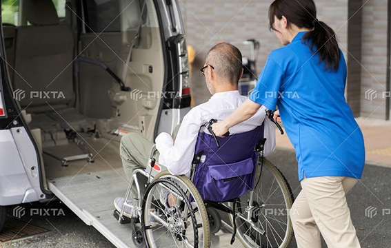 介護タクシーのメリットは介助力が高く安心感があること